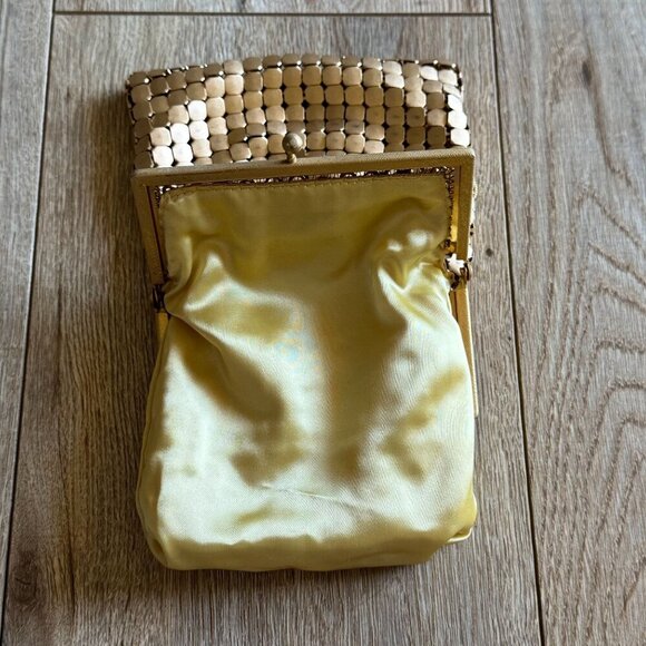 Vintage Cache Gold Chainmail Kiss Lock Shoulder Strap Evening Purse Clutch - Picture 11 of 12